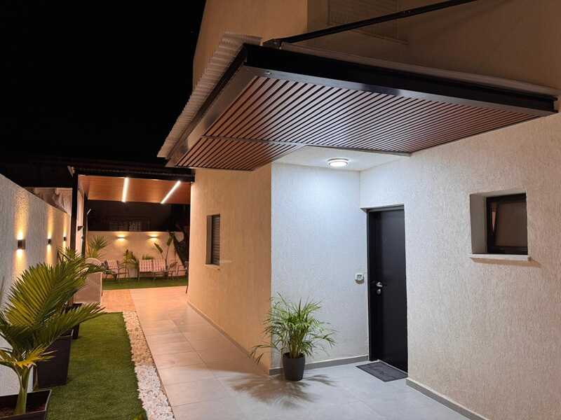 פרגולות אלומיניום לכניסה לבית