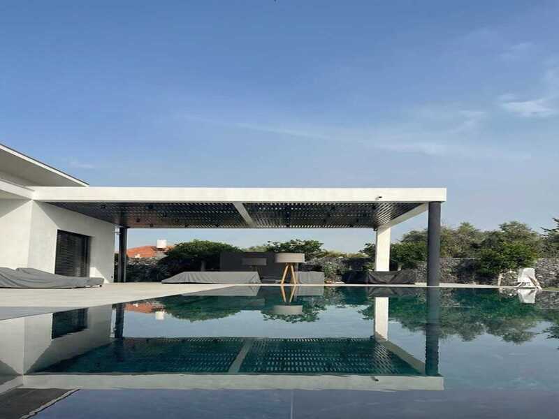 פרגולת אלומיניום לחצר